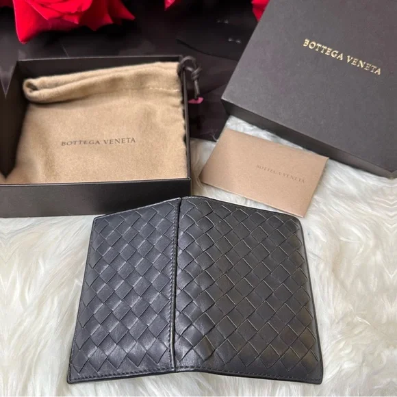 BOTTEGA VENETA Card Holder with Box and Dust Bag - Picture 8 of 12